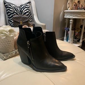 Gianni Bini black booties